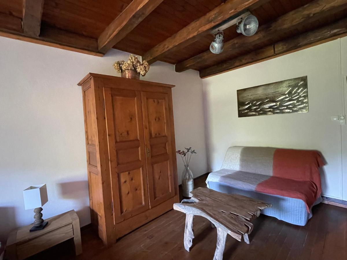 Chambres d'hôtes avec entrée privative au calme dans maison de village - Housity