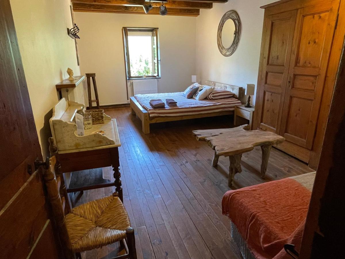 Chambres d'hôtes avec entrée privative au calme dans maison de village - Housity