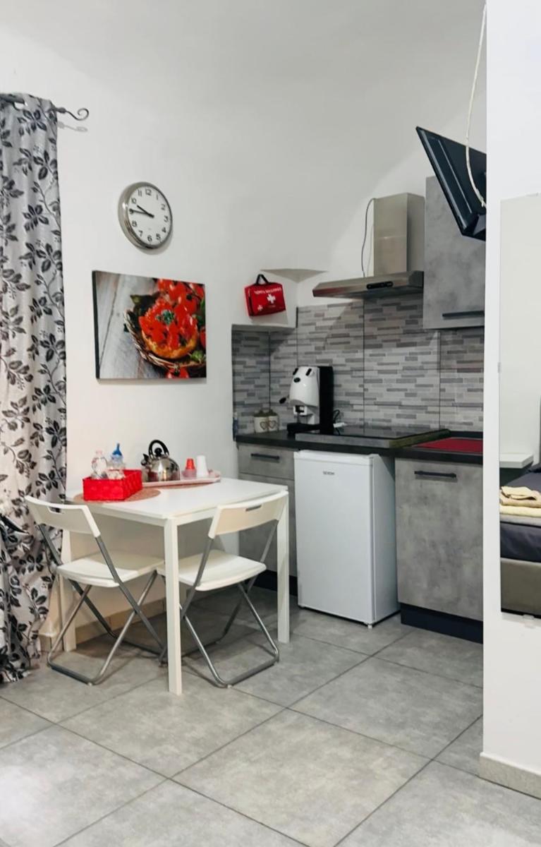 HOLIDAY HOME TARSIA Vicino PIAZZA DANTE - TOLEDO - Housity