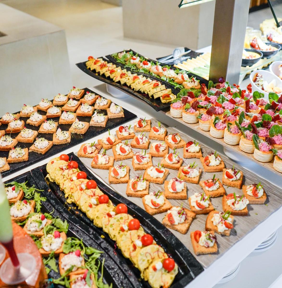 Comida en o cerca de este hotel