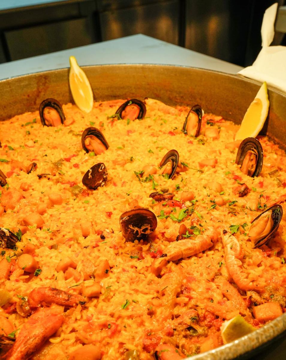 Comida en o cerca de este hotel
