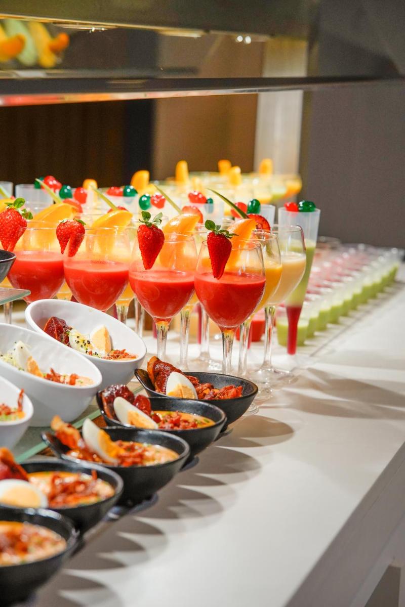 Comida en o cerca de este hotel