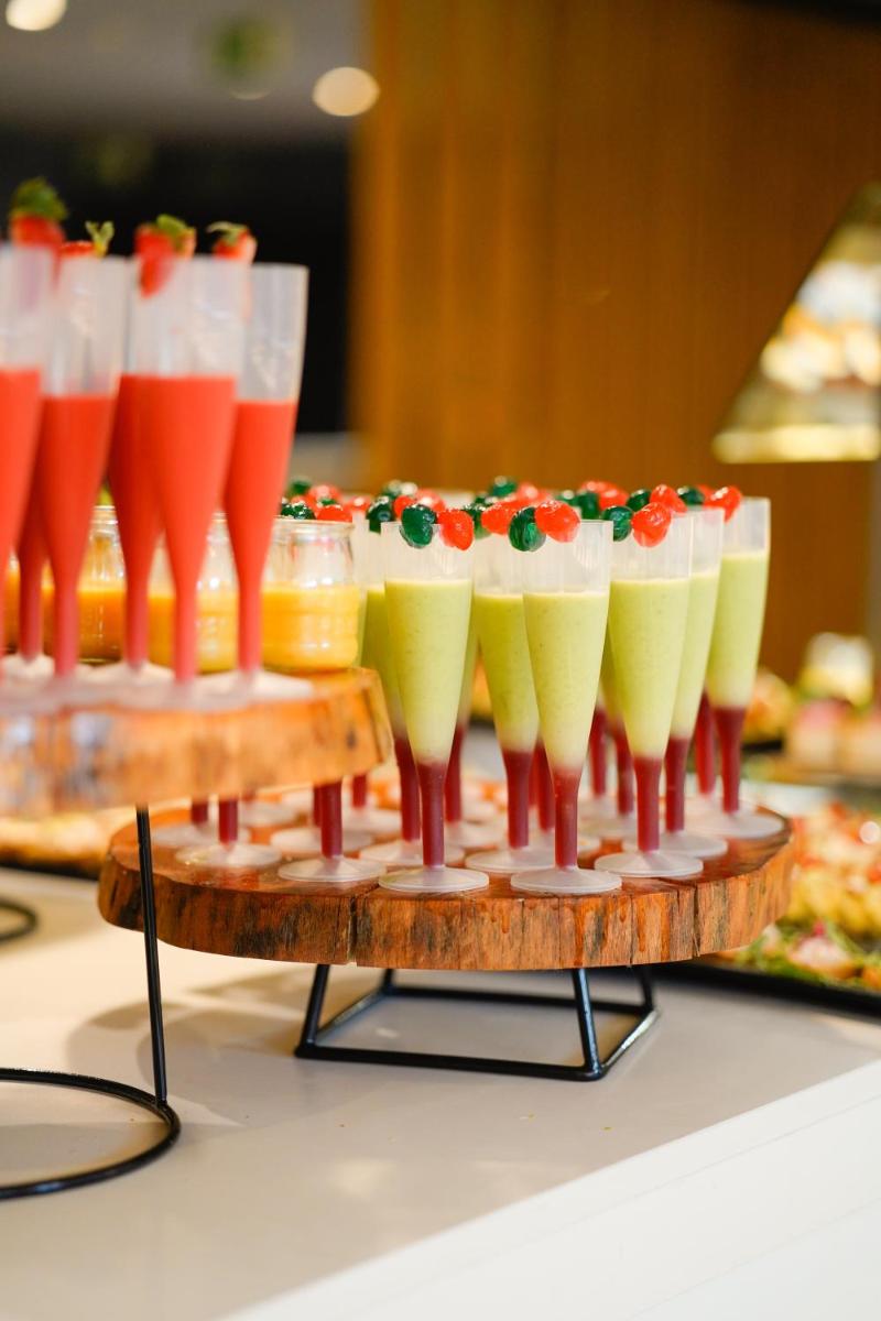 Comida en o cerca de este hotel