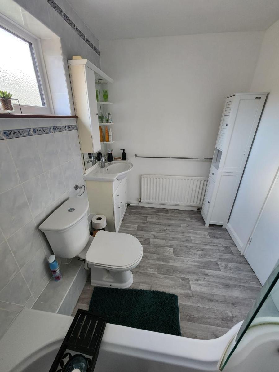 Double Room in Crawley,Gatwick,West Sussex - Housity