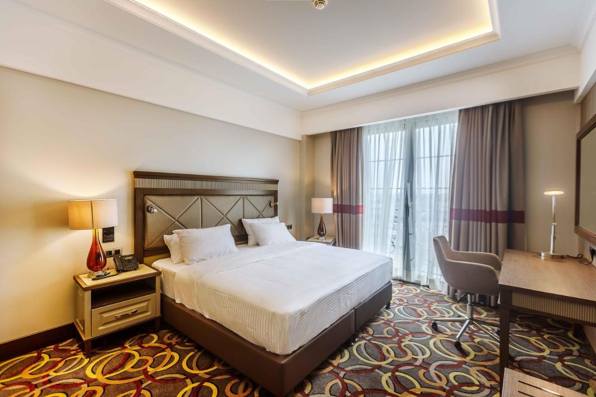 Suitetrails - J's Signature Hotel
