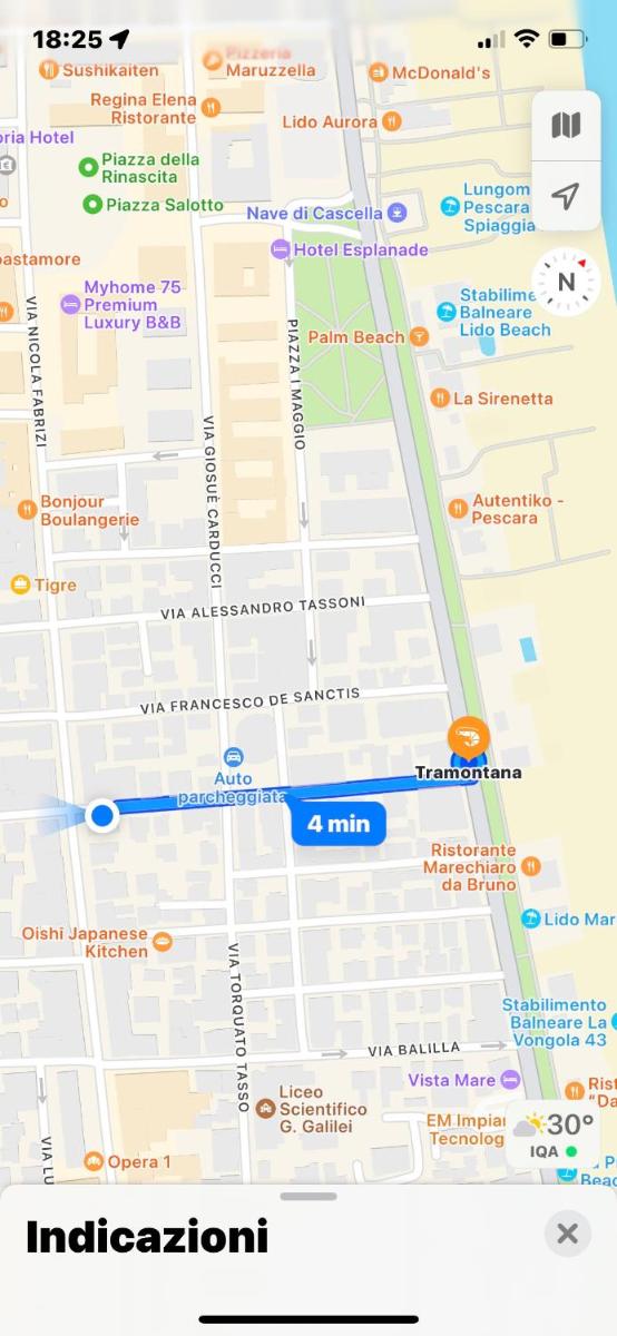 Dieci passi dal mare e dal centro - Housity