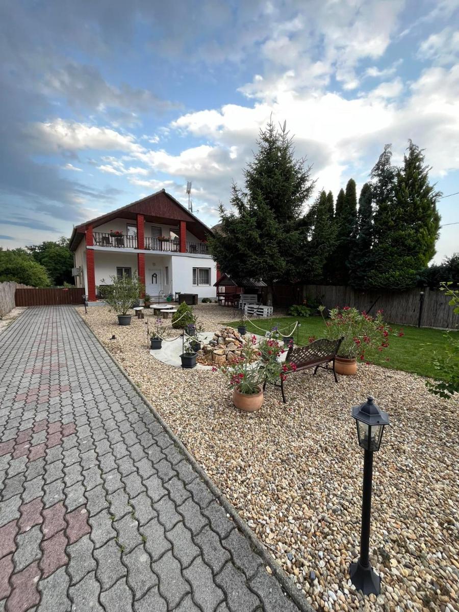 Babér Vendégház - Housity