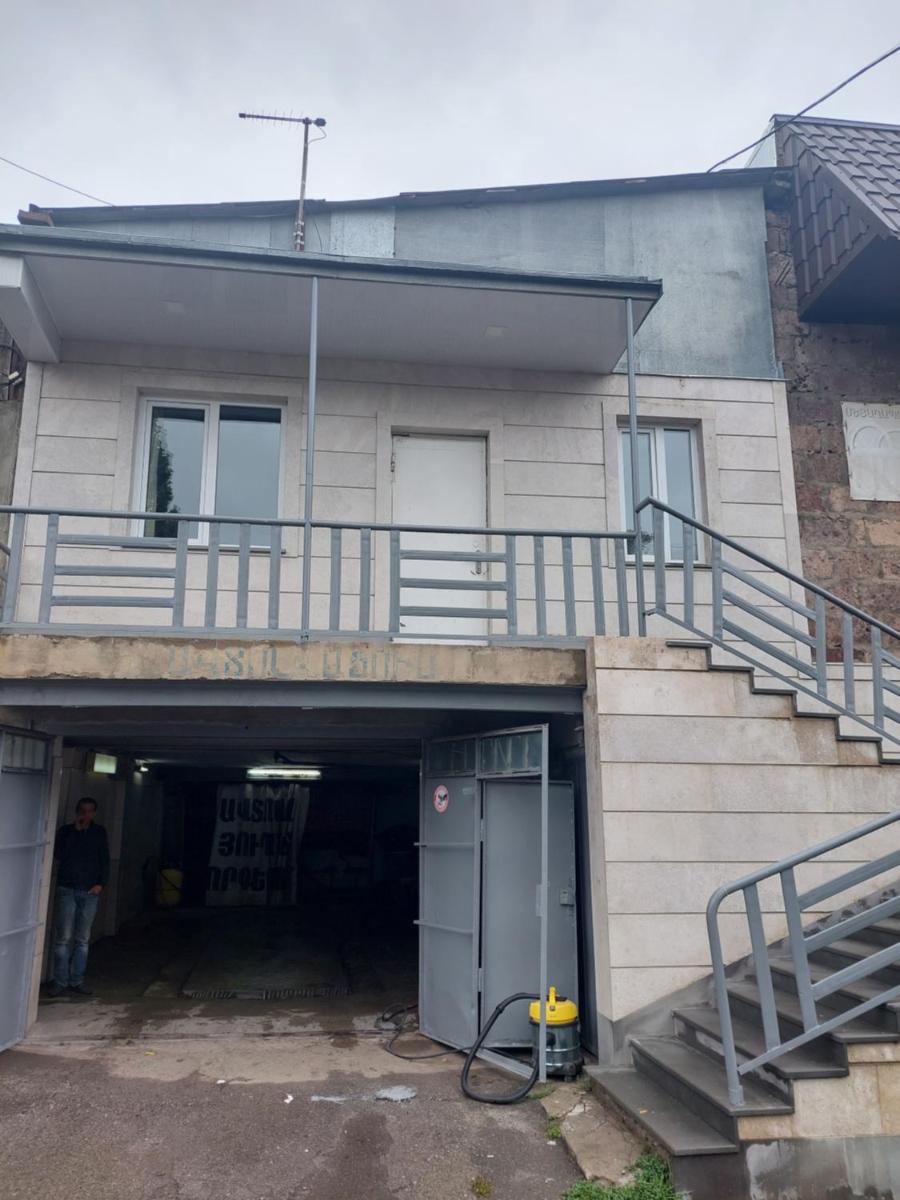 Sevan EM & YU - Housity
