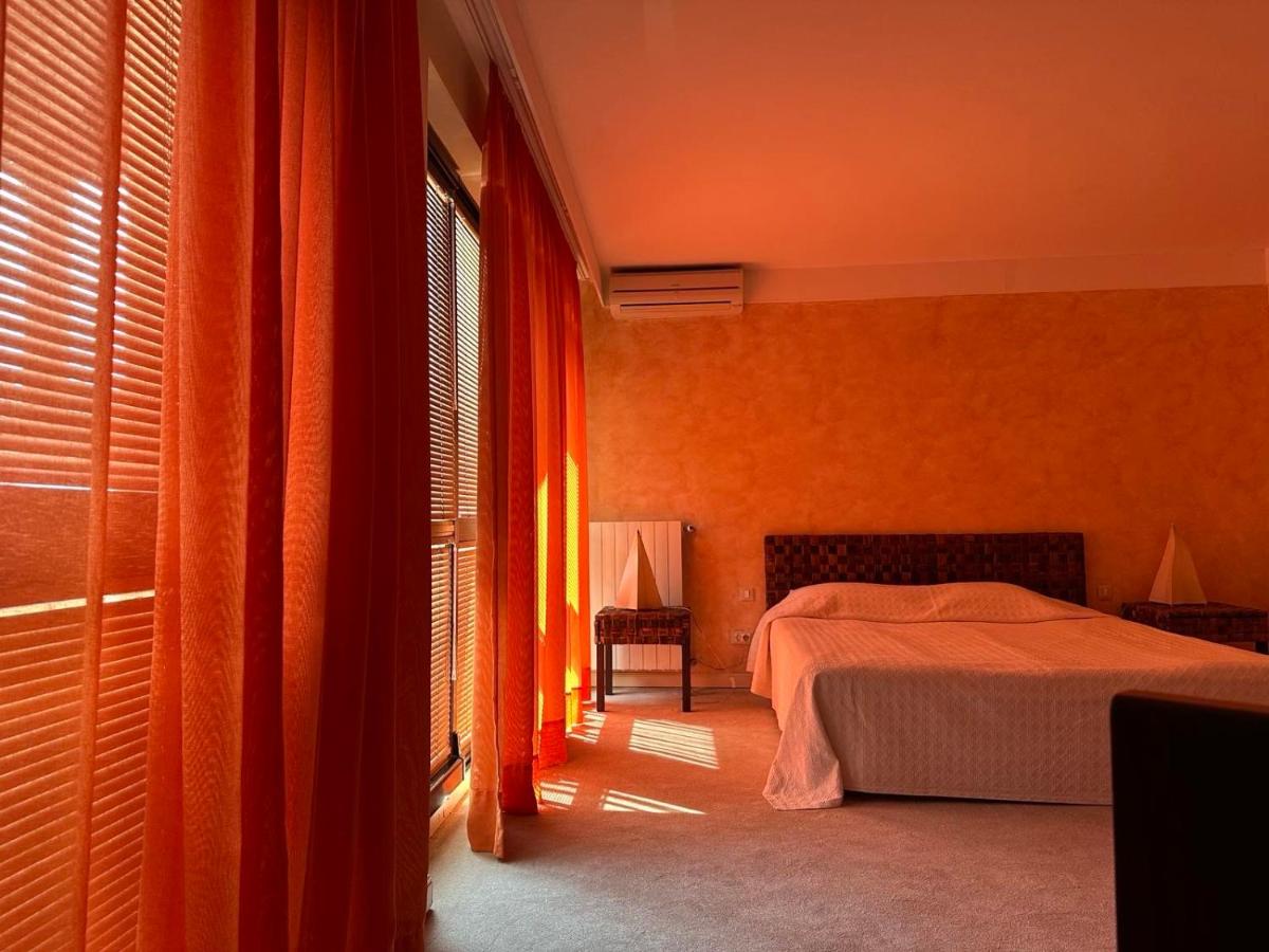 Oazis VIP Club - Housity
