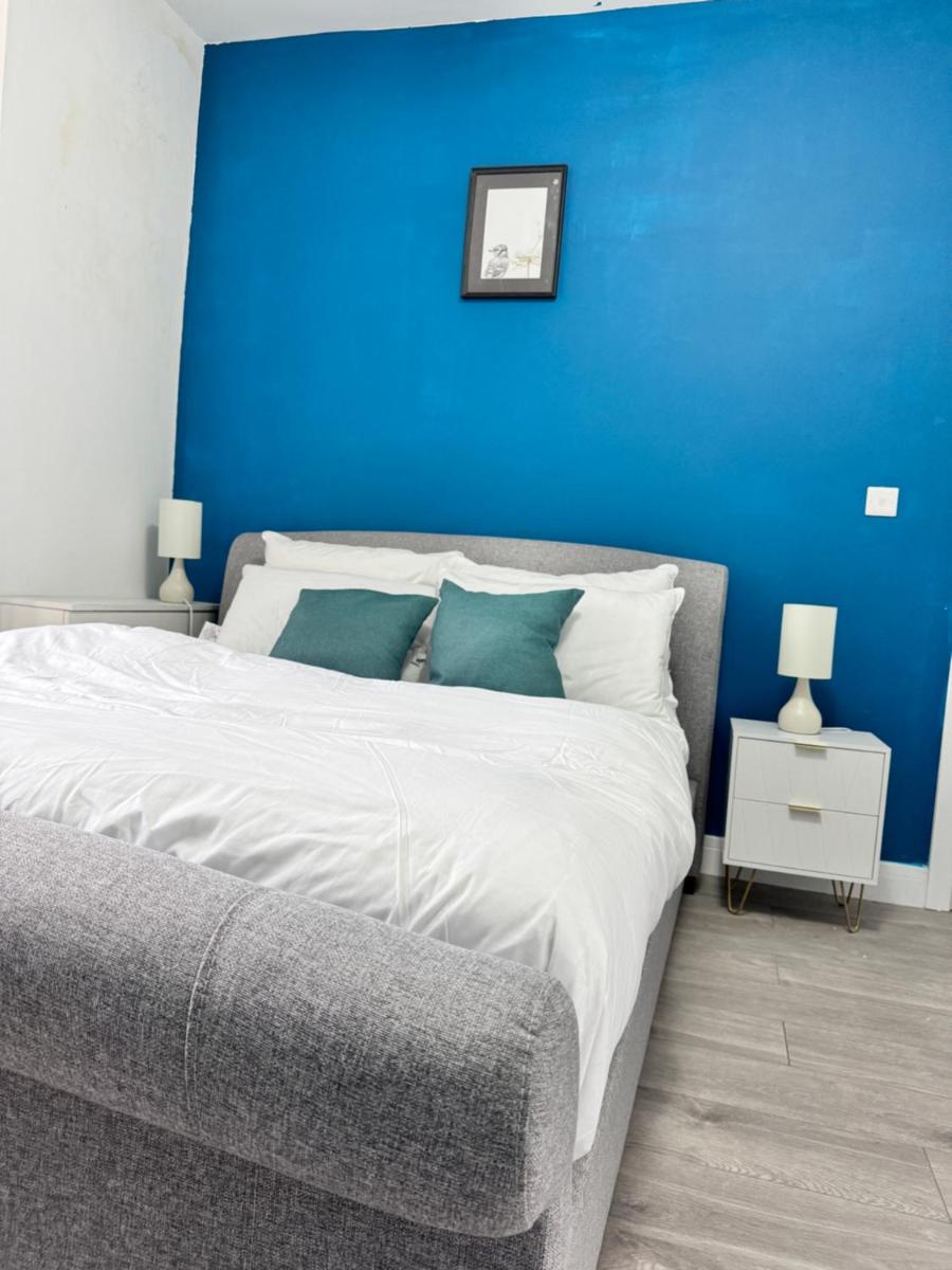 Stay in Ashford, Heathrow - Housity