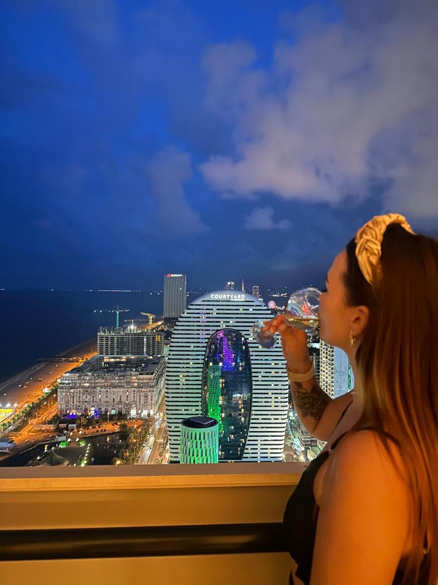 ORBI CITY King Suite Sea View - Housity