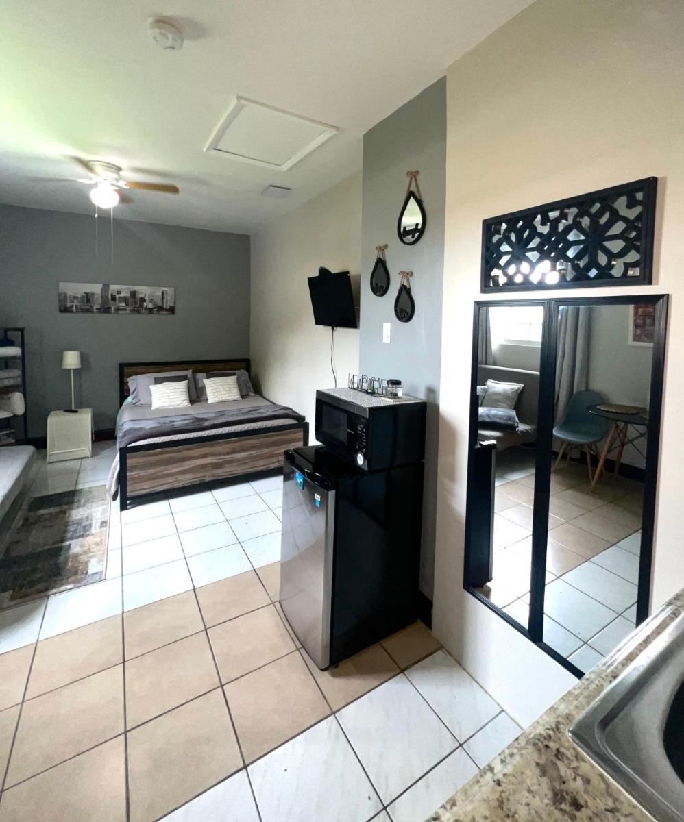 Lovely & Modern Room in Miami - Housity