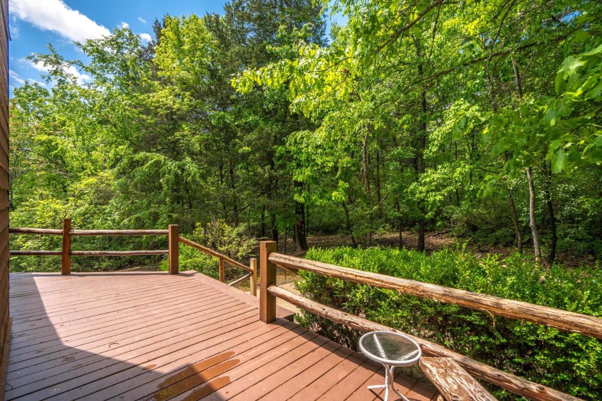 Your Charming Retreat near Branson Landing - Housity
