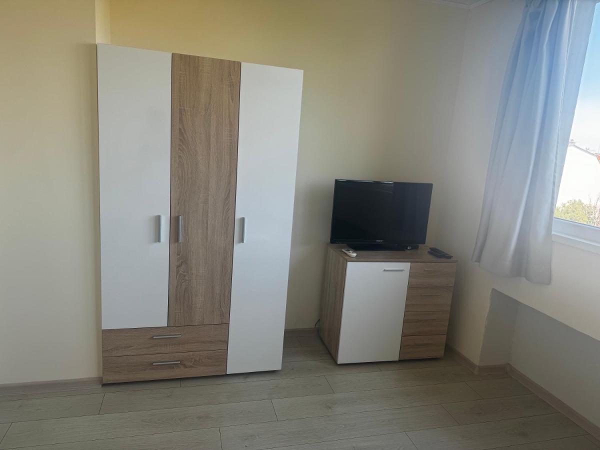 Avelov Art Apartment - Housity