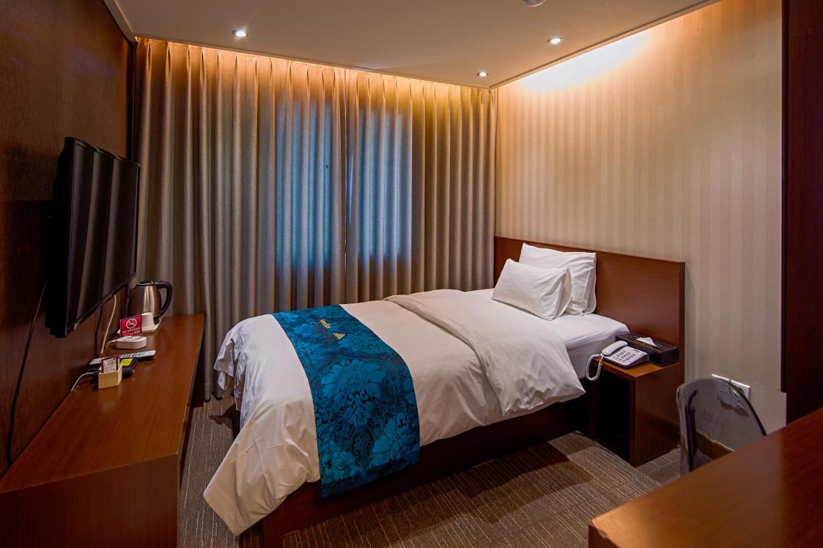 Namsan Hill Hotel - Housity