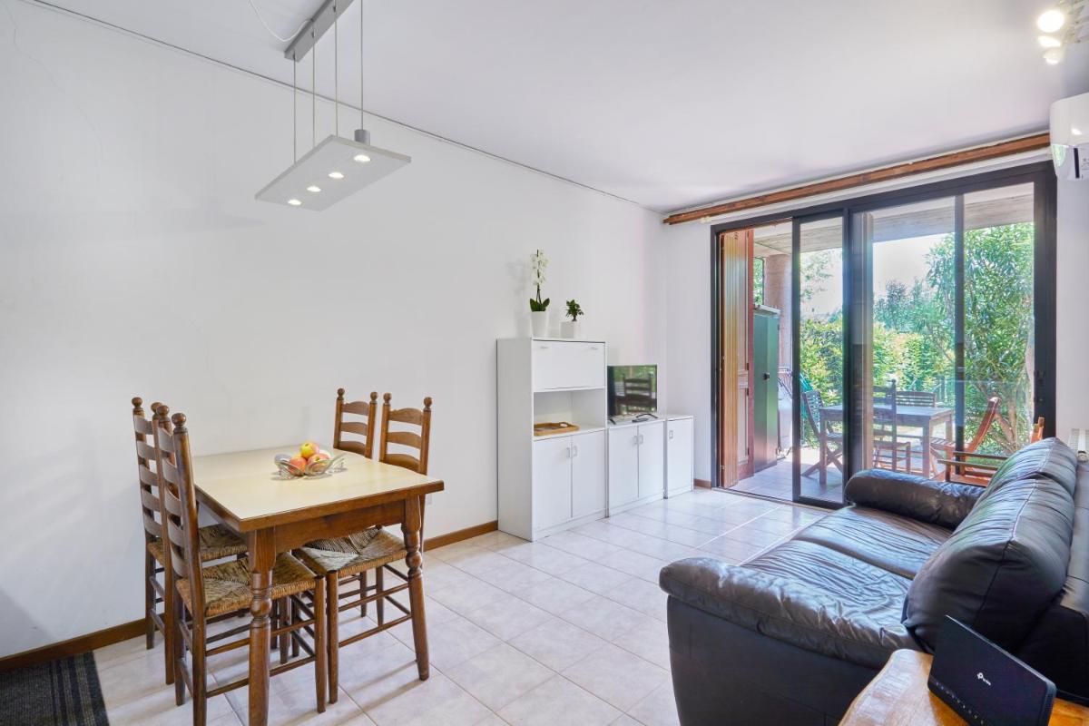 Oasi del relax - 100mt lake - wonderful apartment with private garden and pool - Housity