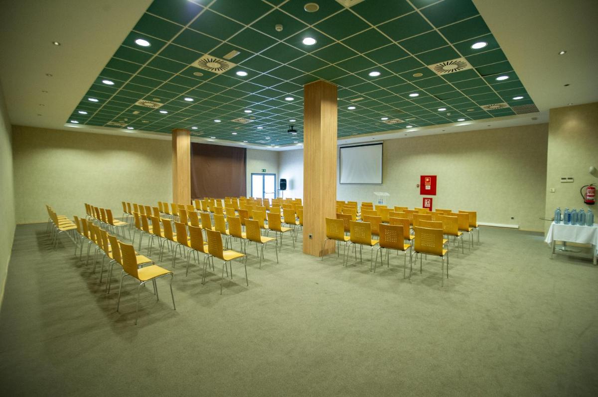 Zona business o sala de conferencias en AZZ Valencia Congress Hotel & Spa