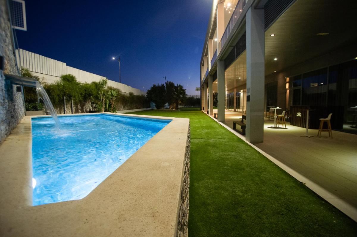 Piscina en o cerca de AZZ Valencia Congress Hotel & Spa