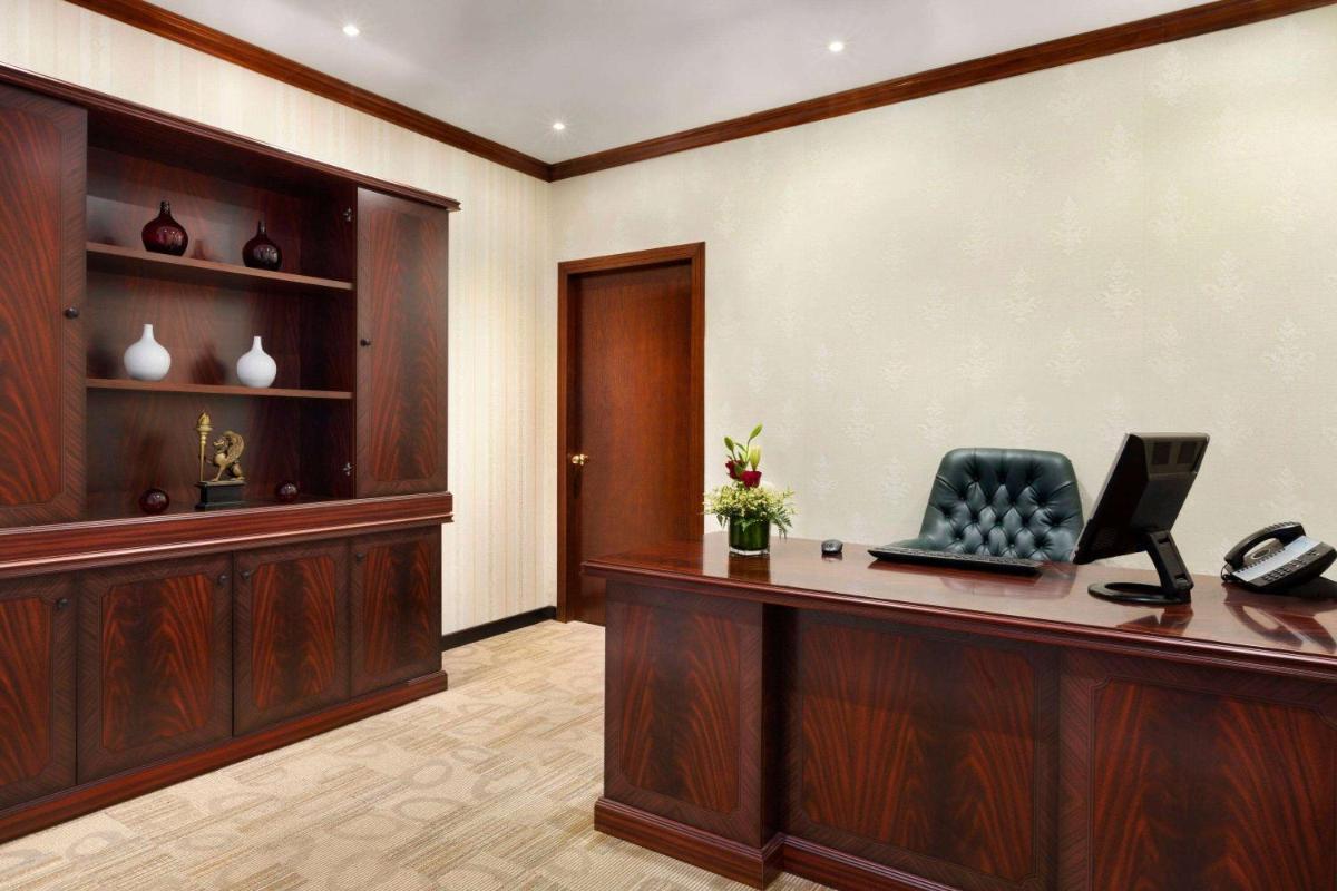 Hawthorn Suites by Wyndham Al Khobar - Housity