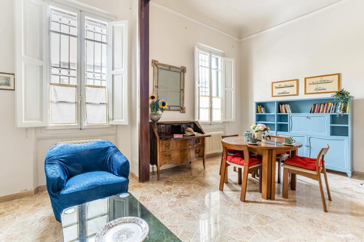 Bright Apartment with Private Garden and Balcony - Housity