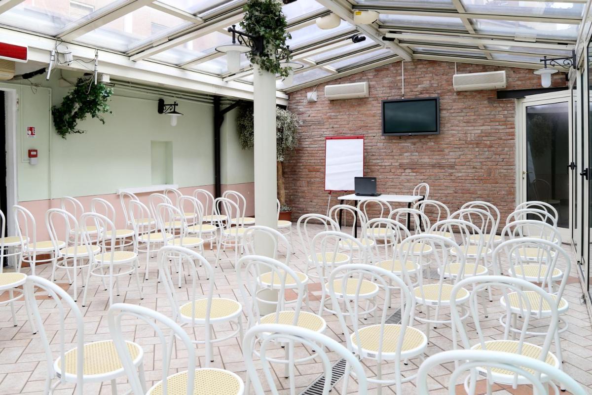 Hotel Mantegna Stazione - Housity