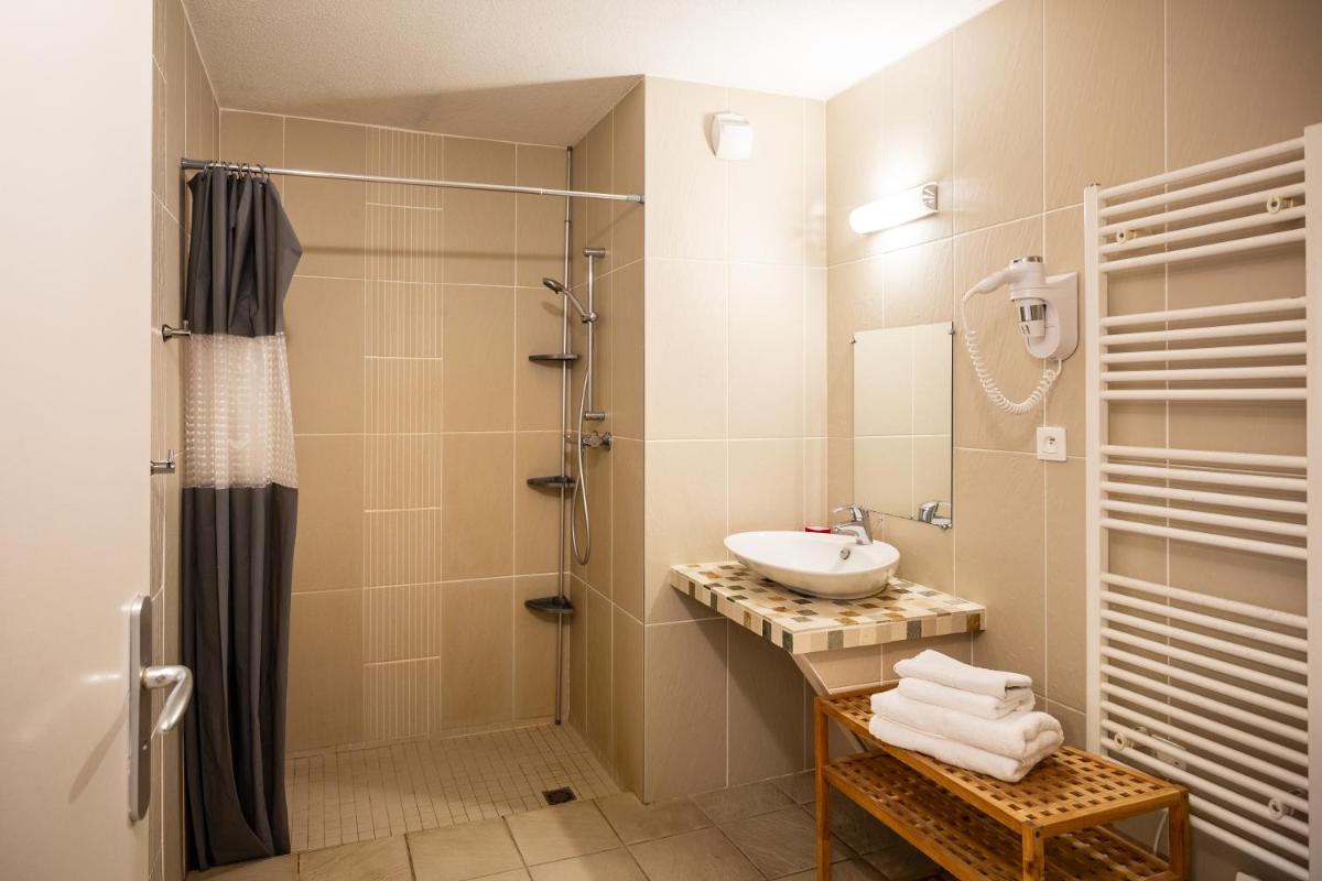 Salle de bains dans l'établissement Sancy Resort