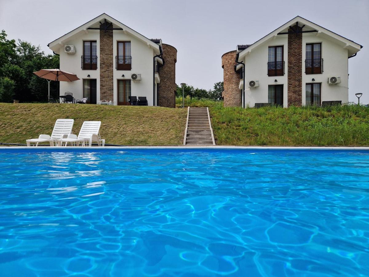 Crown house - Housity