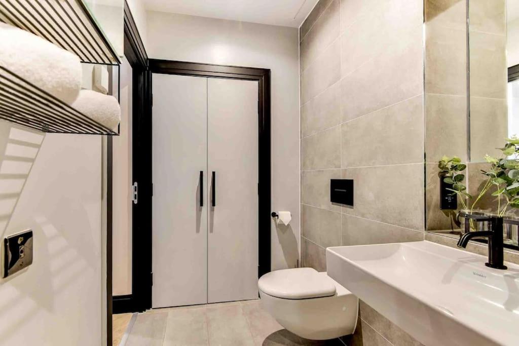Host & Stay - Rox Studio - Hizvo
