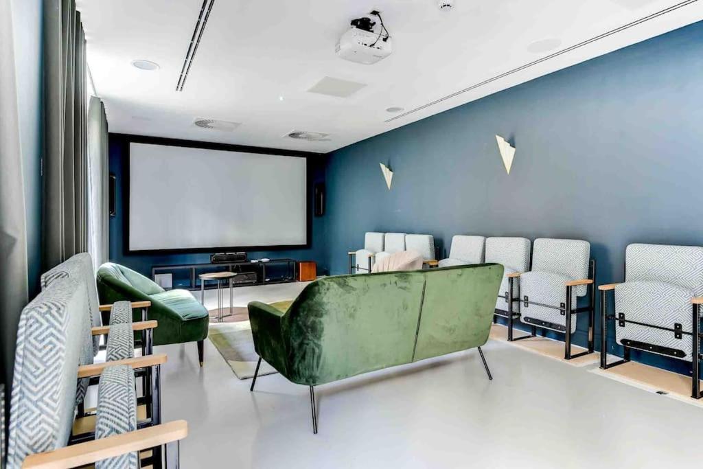 Host & Stay - Rox Studio - Hizvo