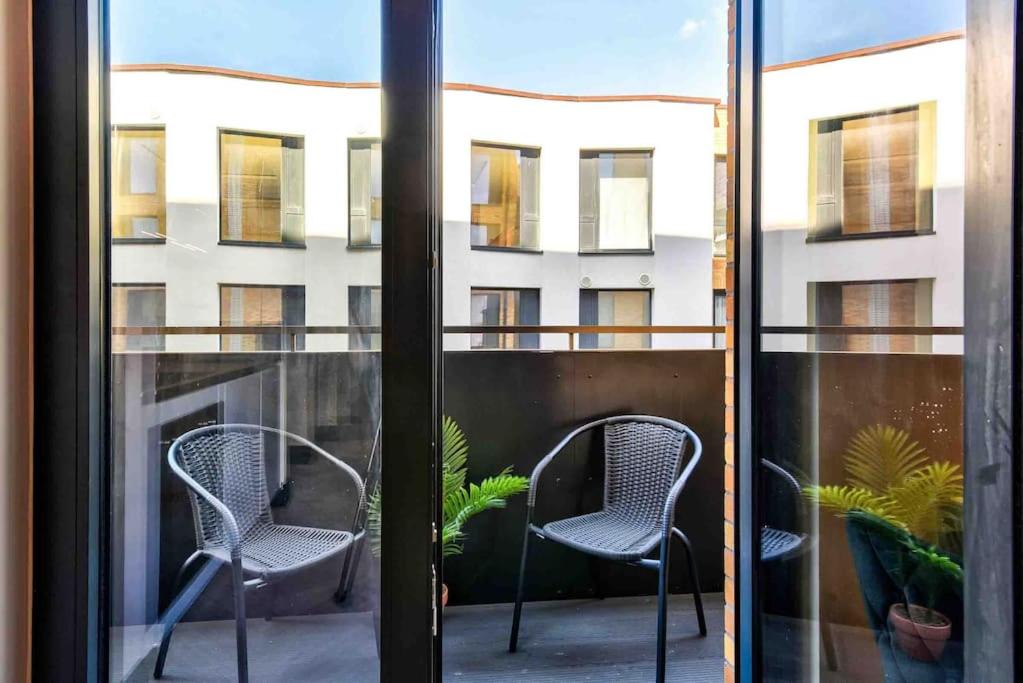 Host & Stay - Rox Studio - Hizvo