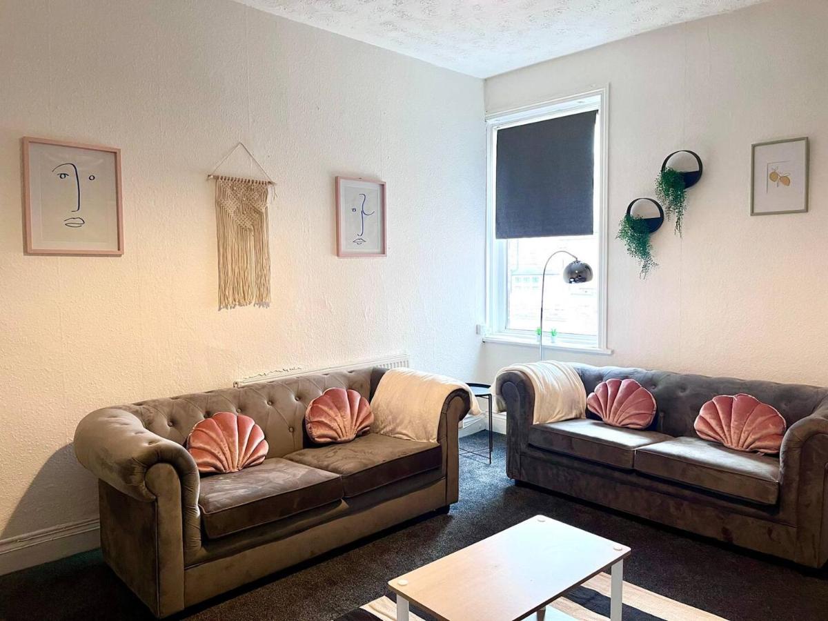 Three Bedroom Apartment 10 Mins To Newcastle - Housity