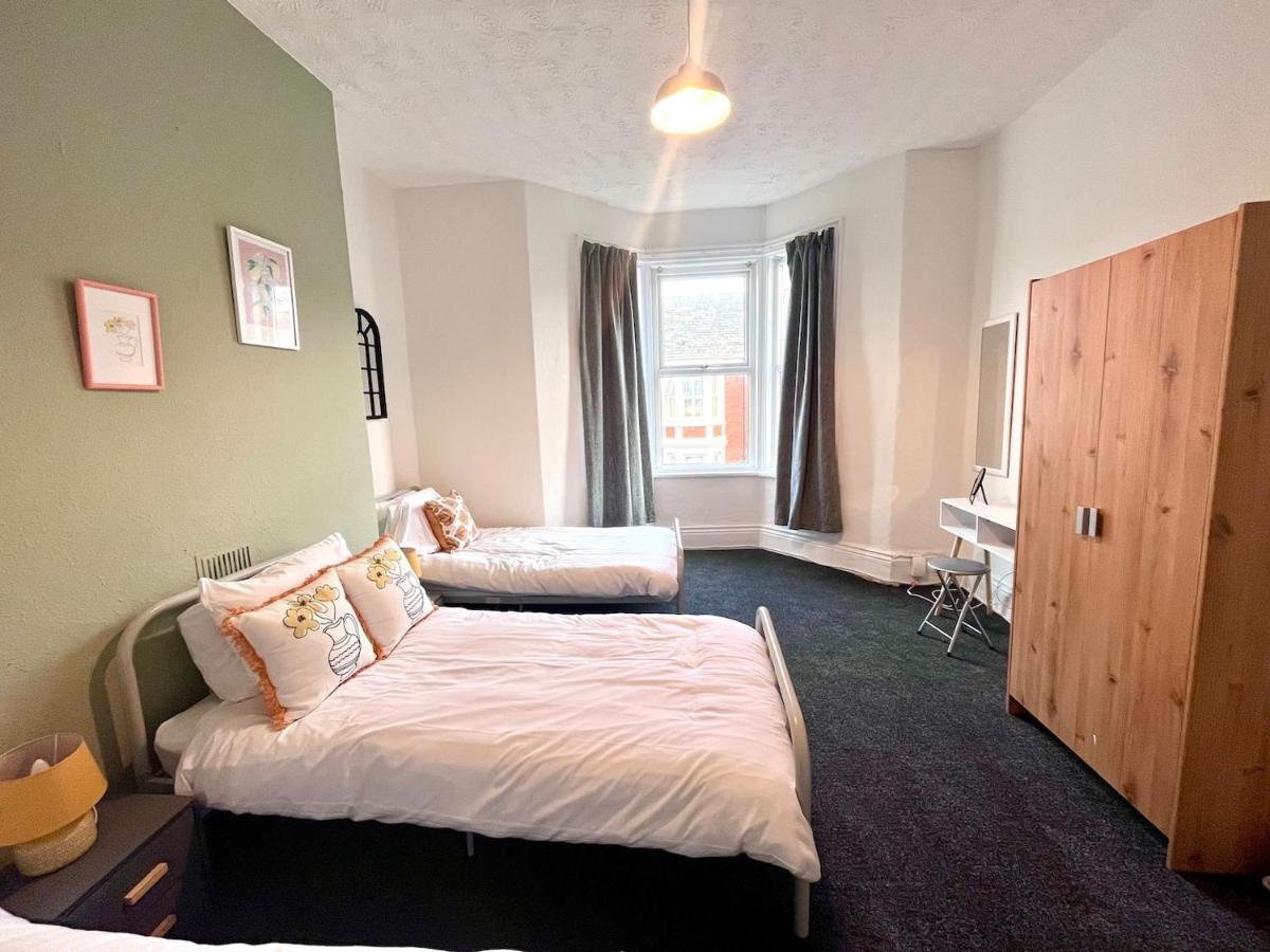 Three Bedroom Apartment 10 Mins To Newcastle - Housity