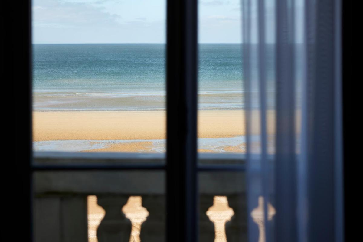 Vue générale sur la mer ou vue sur la mer prise depuis l'hôtel