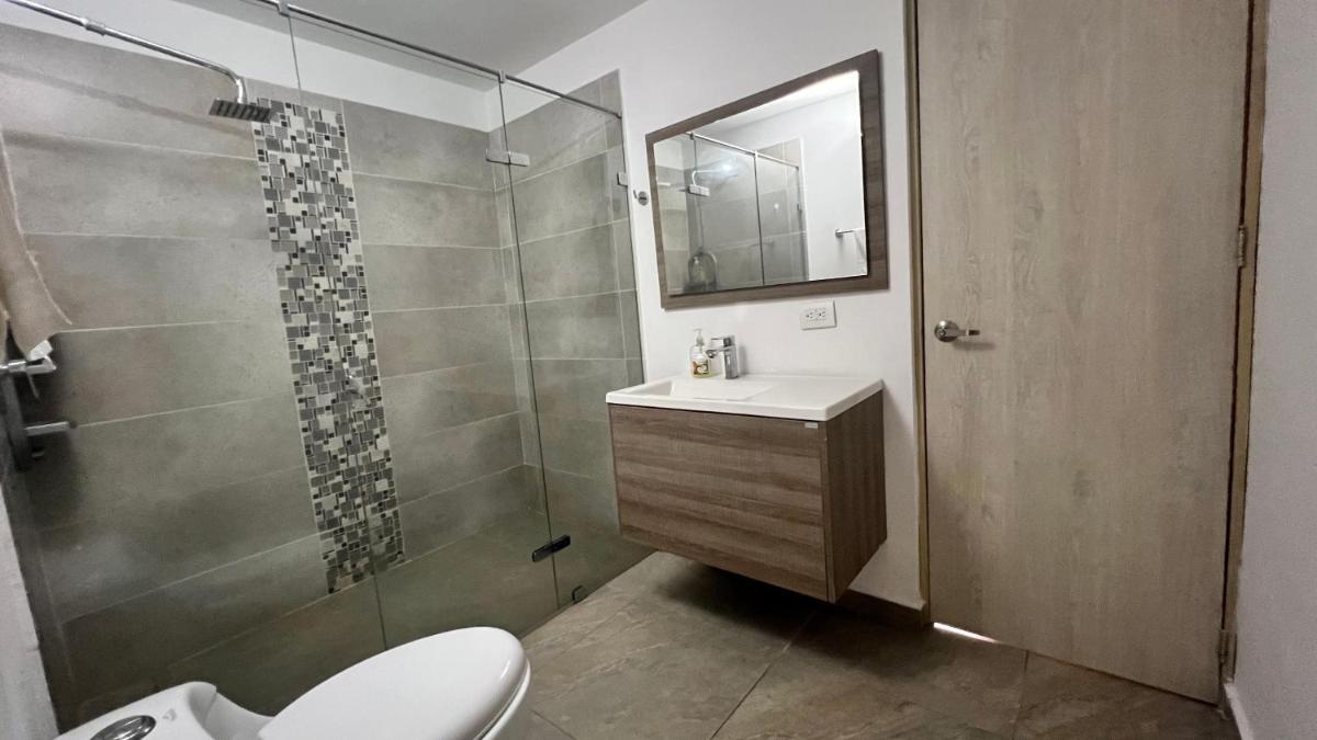 Apto Moderno, Ubicacion Perfecta, a media calle del Malecon y Embalse, a 8 min de la Piedra del Peñol - Housity