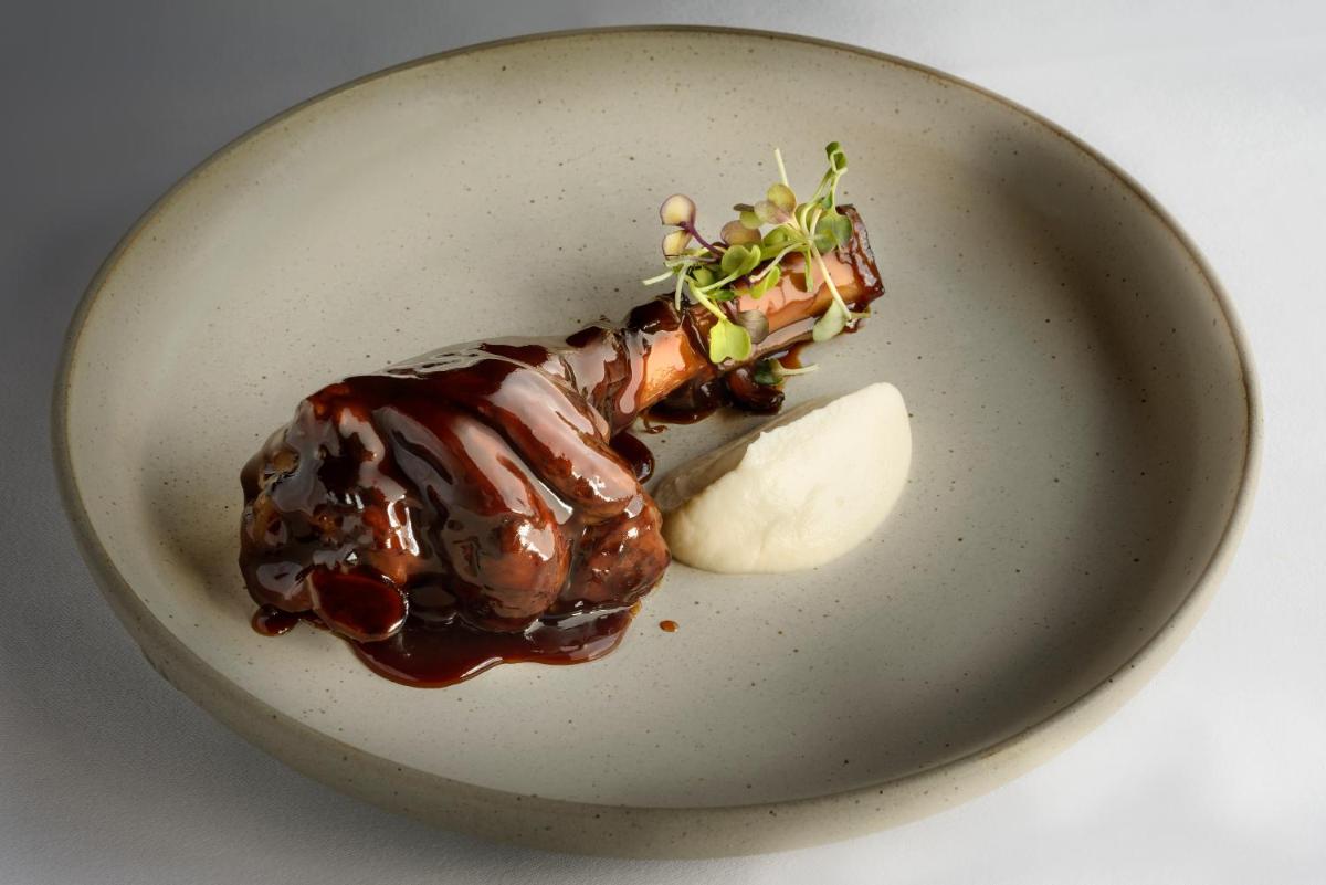 Comida en o cerca de este hotel