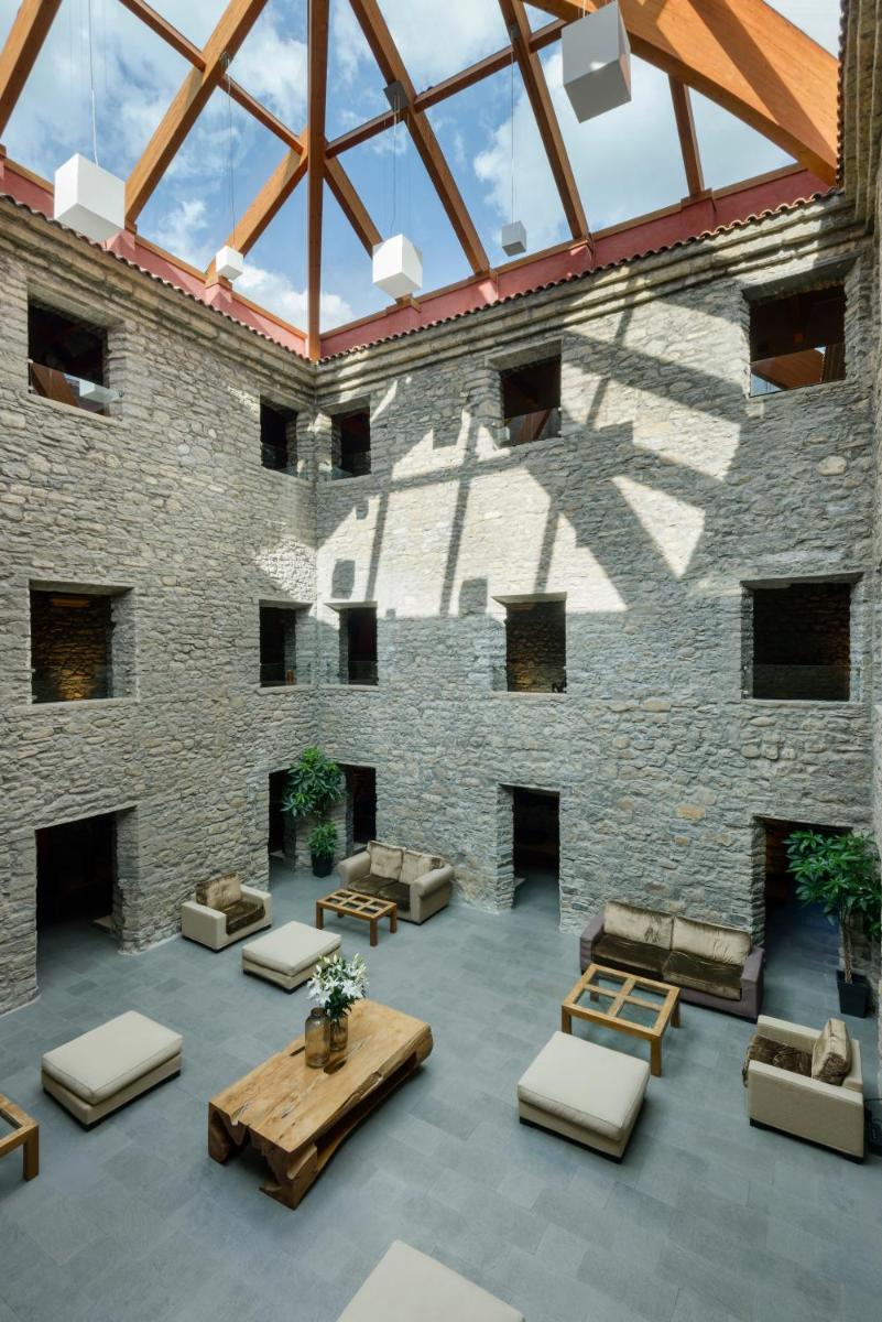 Zona de estar de Hotel & Spa Monasterio de Boltaña