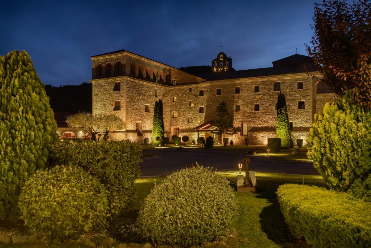 Jardín al aire libre en Hotel & Spa Monasterio de Boltaña