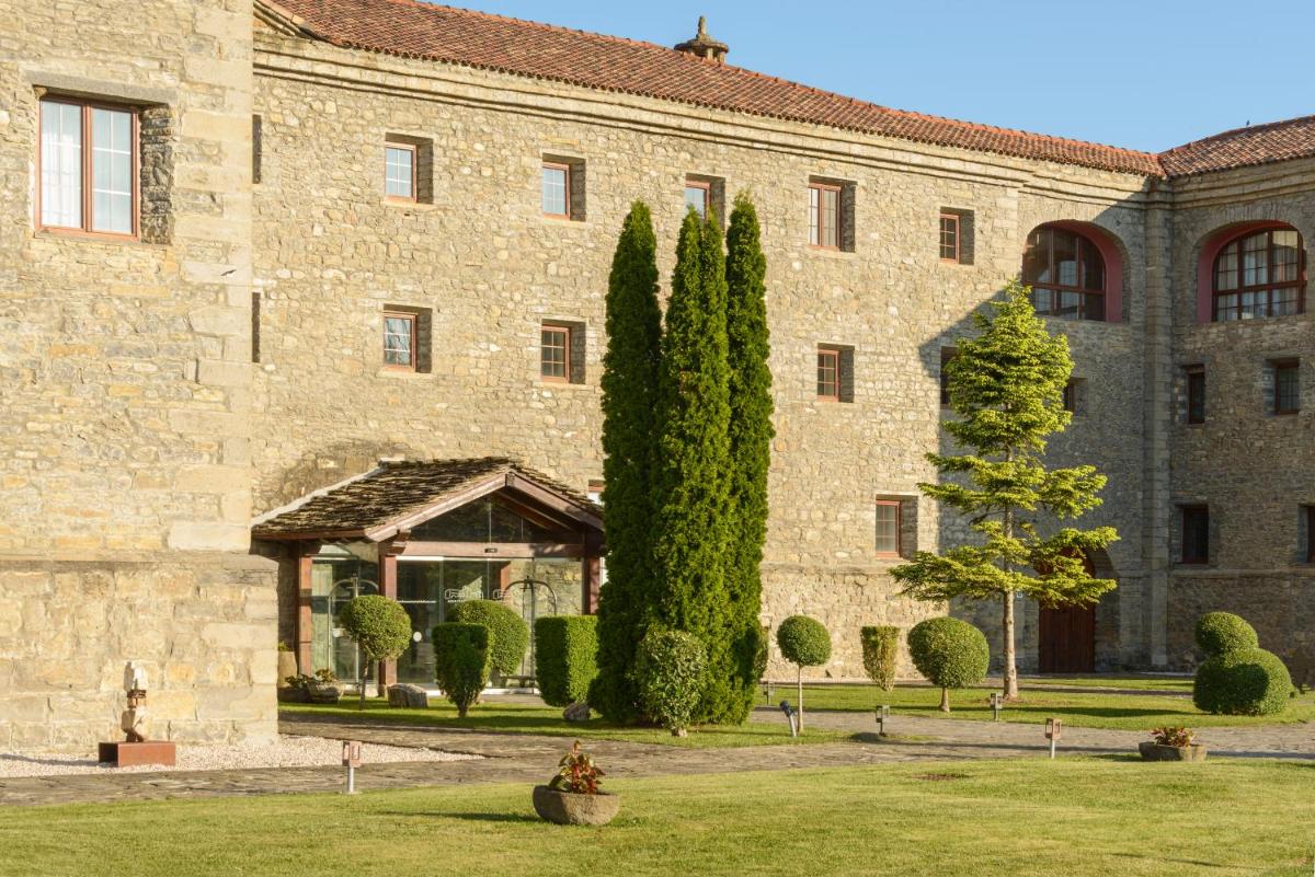 Jardín al aire libre en Hotel & Spa Monasterio de Boltaña