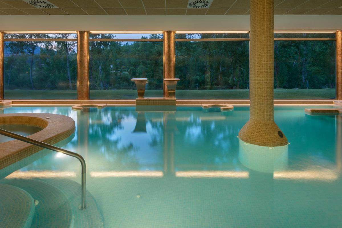Piscina en o cerca de Hotel & Spa Monasterio de Boltaña