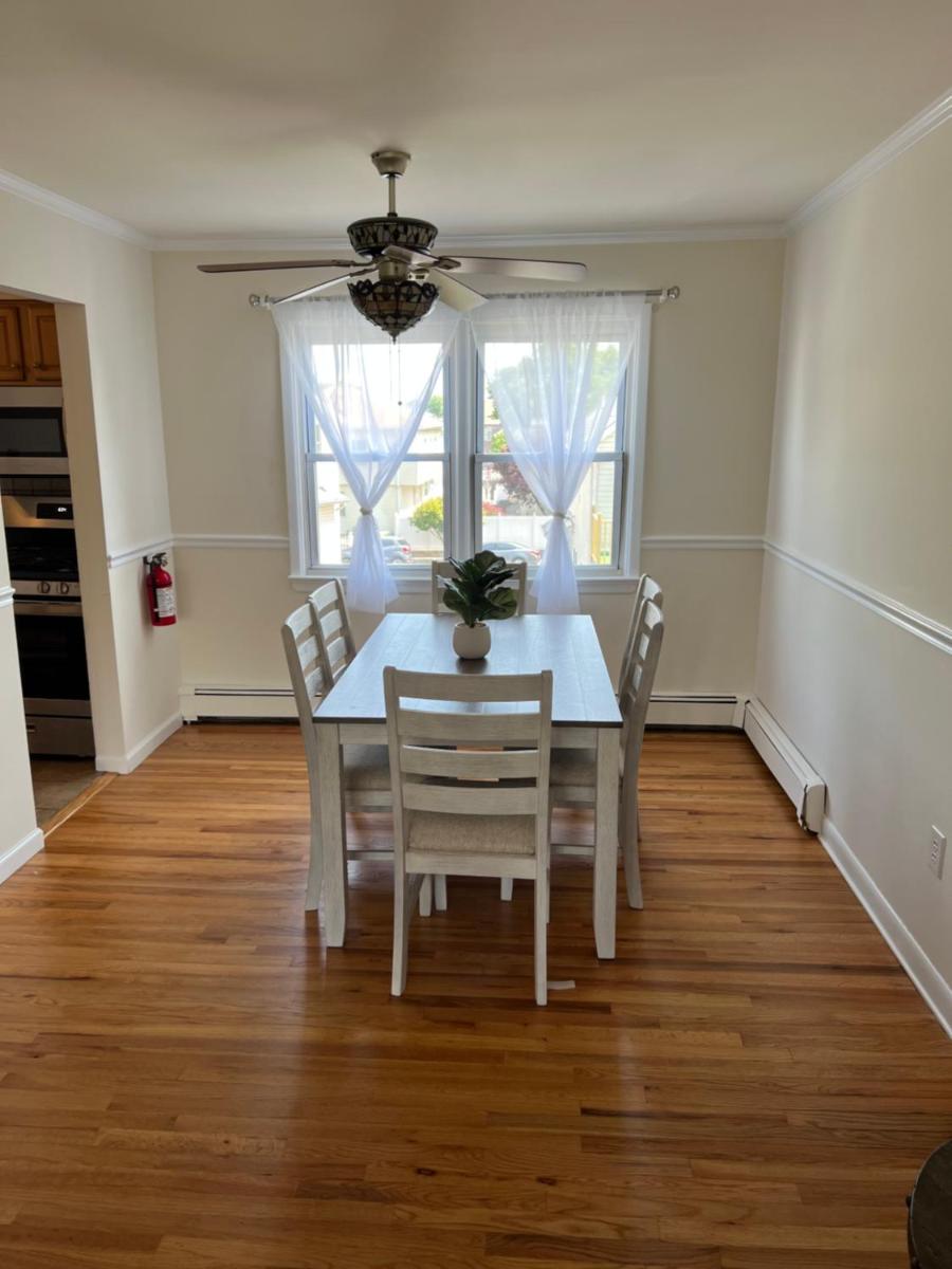 Stylish & Comfortable Apartment for Groups - Housity