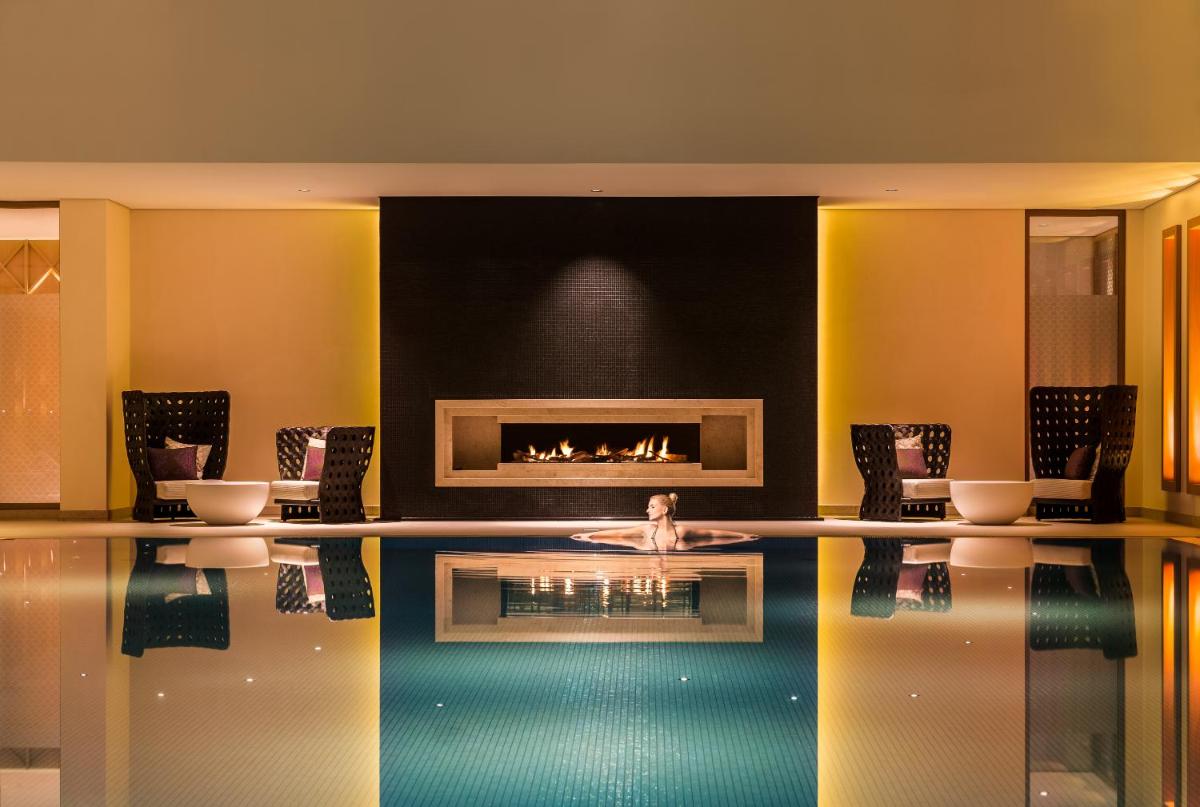 Der Swimmingpool an oder in der Nähe von Severin's Resort & Spa