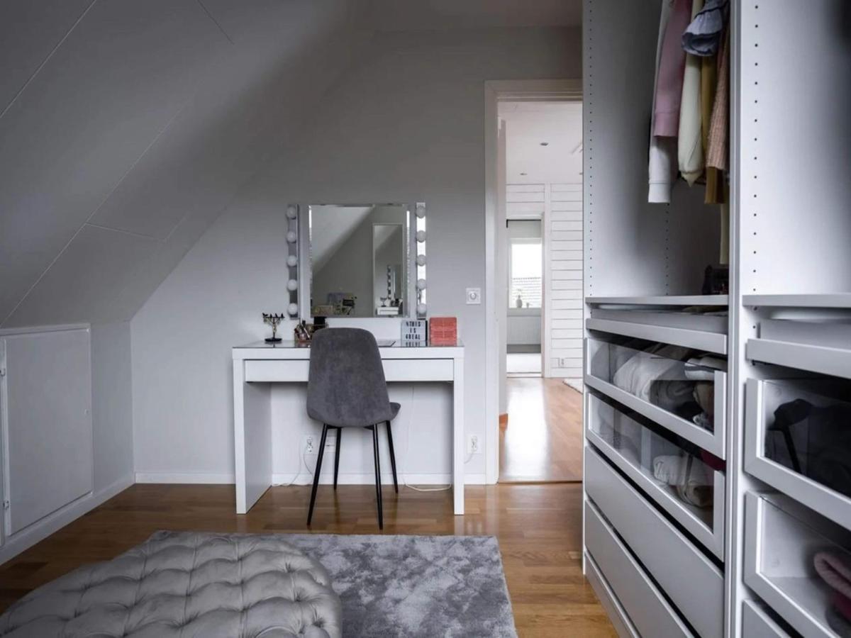 Modern room near the lake - Housity