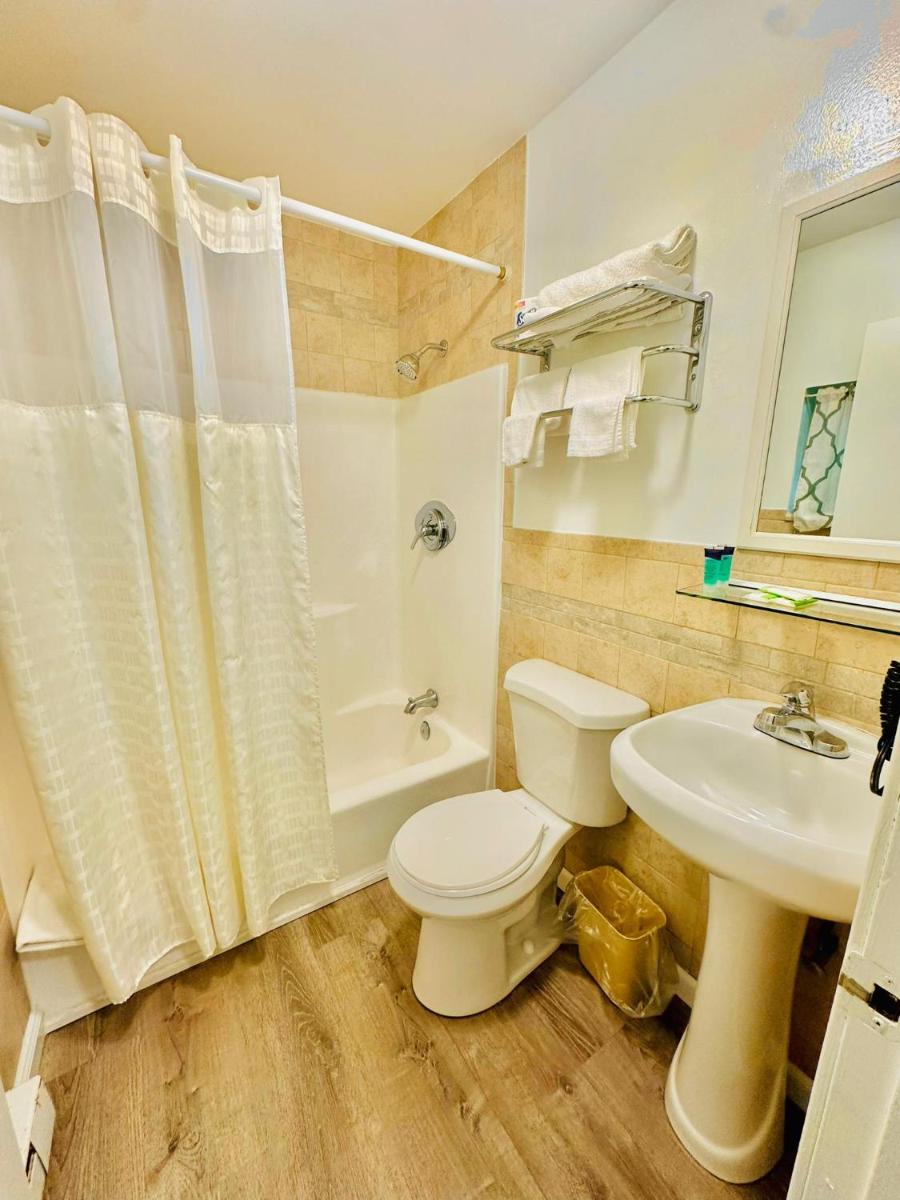 Hampton Motor Inn - Housity