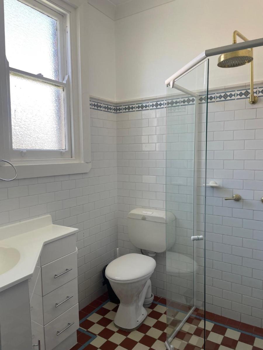 The Bolt Inn - Housity