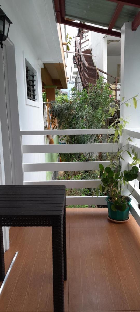 Reynaldo's Upstairs - Housity