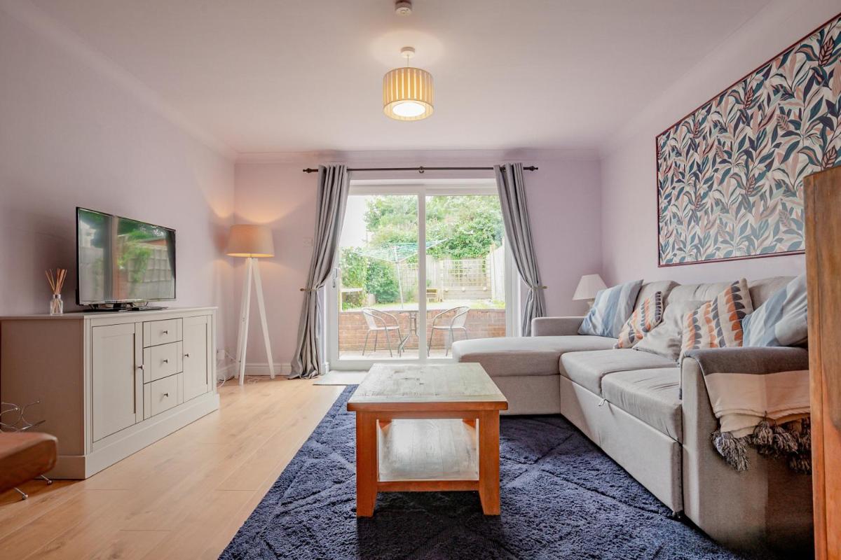 Host & Stay - Hales Orchard - Housity