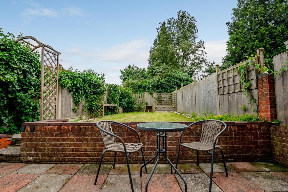 Host & Stay - Hales Orchard - Housity