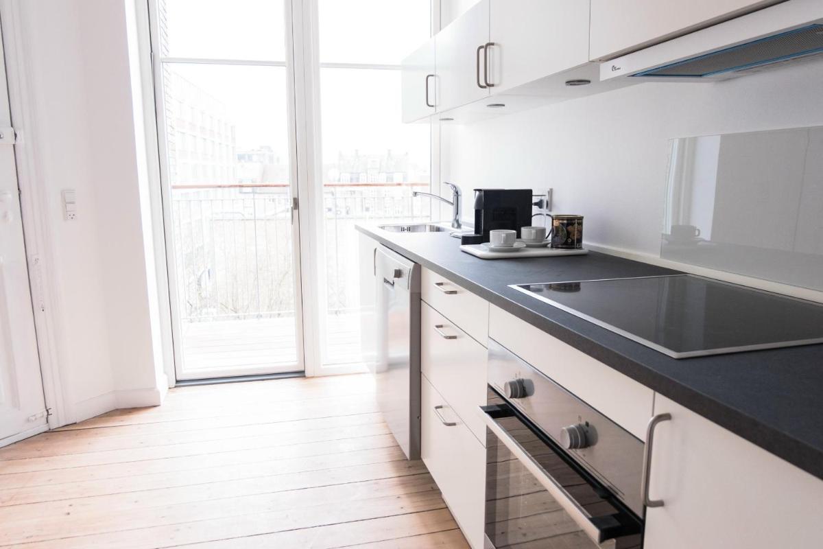 Beautiful 2-bed with large balcony - Housity