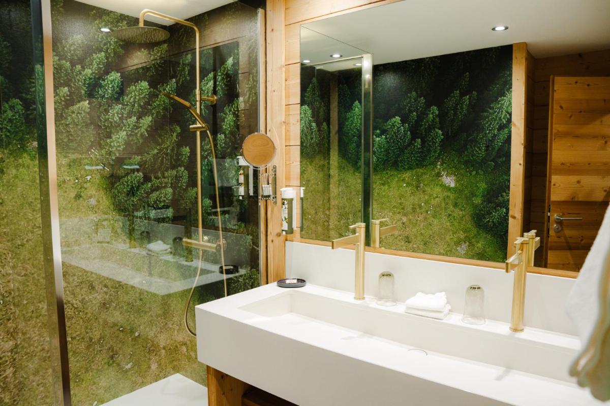 Salle de bains dans l'établissement Hôtel-Restaurant Les Bas-Rupts, Singuliers Hôtel