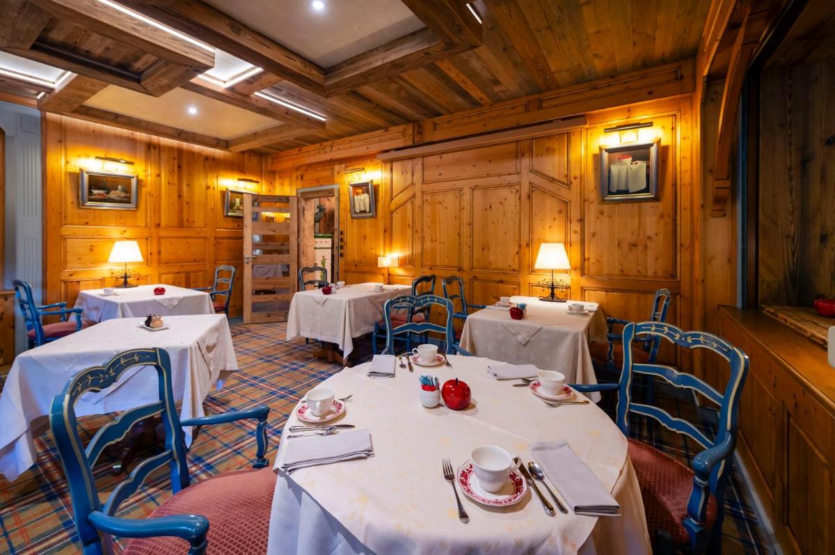 Coin salon dans l'établissement Hôtel-Restaurant Les Bas-Rupts, Singuliers Hôtel